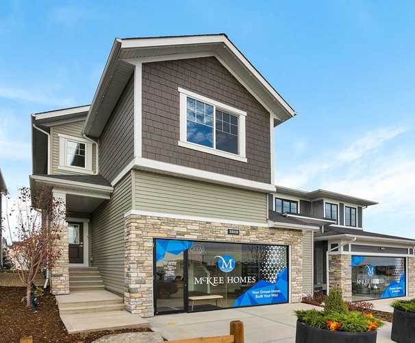 1018 Bayview Crescent SW, Airdrie, AB, photo 4 of 7